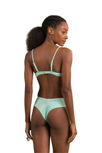 Laden Sie das Bild in den Galerie-Viewer, Model Back: Rio De Sol Bas Bottom Malibu-Menta Ciao