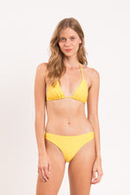 Laden Sie das Bild in den Galerie-Viewer, Model Front: Rio De Sol Bas Bottom Amarelo Essential-Comfy