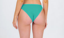 Laden Sie das Bild in den Galerie-Viewer, Model Back: Rio De Sol Bas Bottom Opal Essential-Comfy