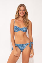 Laden Sie das Bild in den Galerie-Viewer, Model Front: Rio De Sol Bas Bottom Chuva Gisele