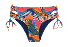 Laden Sie das Bild in den Galerie-Viewer, Product Front: Rio De Sol Bas Bottom Jungle Madrid