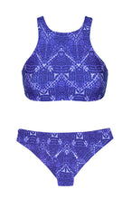 Laden Sie das Bild in den Galerie-Viewer, Product Front: Rio De Sol Ensemble Bluejean Sporty