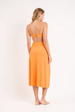 Laden Sie das Bild in den Galerie-Viewer, Model Back: Rio De Sol Jupe De Page Bio-Laranjada Long Skirt Knot