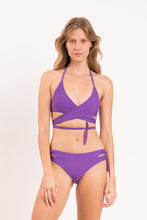 Laden Sie das Bild in den Galerie-Viewer, Model Front: Rio De Sol Haut Top Amuleto Kate
