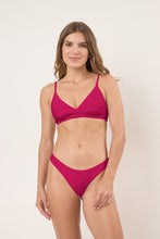 Laden Sie das Bild in den Galerie-Viewer, Model Front: Rio De Sol Bas Bottom Shimmer-Desejo Essential-Comfy