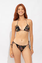 Laden Sie das Bild in den Galerie-Viewer, Model Front: Rio De Sol Bas Bottom Flora Frufru