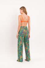 Laden Sie das Bild in den Galerie-Viewer, Model Back: Rio De Sol Pantalon De Plage Wilds Wide Pants