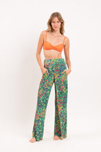 Laden Sie das Bild in den Galerie-Viewer, Model Front: Rio De Sol Pantalon De Plage Wilds Wide Pants