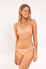 Laden Sie das Bild in den Galerie-Viewer, Model Front: Rio De Sol Bas Bottom Ditsy-Butter Mel