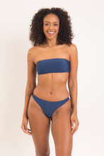 Laden Sie das Bild in den Galerie-Viewer, Model Front: Rio De Sol Ensemble Set Navy Bandeau-Reto Nice-Fio