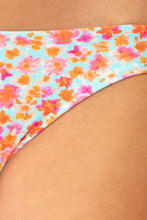 Laden Sie das Bild in den Galerie-Viewer, Model Back: Rio De Sol Bas Bottom Ditsy-Sky Essential-Comfy