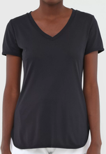Laden Sie das Bild in den Galerie-Viewer, Image 02: Alto Giro Fitness Haut T-Shirt Skin Fit Alongada Gola V Preto