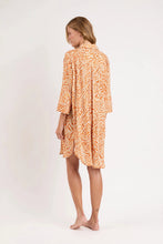 Laden Sie das Bild in den Galerie-Viewer, Model Back: Rio De Sol Robe De Plage Sahari Chemise Gabriele
