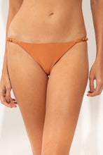 Laden Sie das Bild in den Galerie-Viewer, Gallery: Rio De Sol Bas Bottom Shimmer-Nocciola Cheeky-Noa