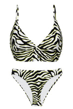 Laden Sie das Bild in den Galerie-Viewer, Product Front: Rio De Sol Ensemble Set Wild-Black Tri-Tank Comfy