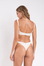 Laden Sie das Bild in den Galerie-Viewer, Model Back: Rio De Sol Bas Bottom Malibu-Natural Cali