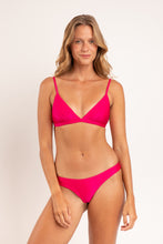 Laden Sie das Bild in den Galerie-Viewer, Model Front: Rio De Sol Haut Top Shimmer-Olinda Tri-Fixo