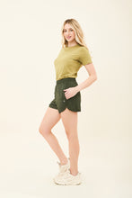 Laden Sie das Bild in den Galerie-Viewer, Image 03: Uv Line Fitness Bas Short Race Verde Militar Upf50+