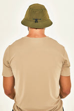 Laden Sie das Bild in den Galerie-Viewer, Model Back: Uv Line Bob Hat Toronto Colors Masc Military Green Upf50+