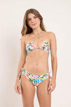 Laden Sie das Bild in den Galerie-Viewer, Model Front: Rio De Sol Ensemble Set Al-Mare Camille Madrid