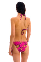 Laden Sie das Bild in den Galerie-Viewer, Model Back: Rio De Sol Haut Top Roar-Pink Tri-Inv
