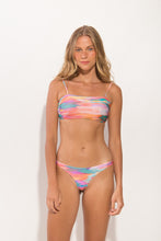 Laden Sie das Bild in den Galerie-Viewer, Model Front: Rio De Sol Ensemble Set River Bandeau-Reto Essential