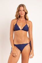 Laden Sie das Bild in den Galerie-Viewer, Model Front: Rio De Sol Bas Bottom Touch-Marinho Frufru