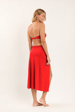 Laden Sie das Bild in den Galerie-Viewer, Model Back: Rio De Sol Jupe De Page Rouge Long-Skirt-Knot