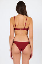 Laden Sie das Bild in den Galerie-Viewer, Model Back: Rio De Sol Haut Top Shimmer-Divino Bandeau-Knot