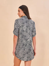 Laden Sie das Bild in den Galerie-Viewer, Model Back: Uv Line Chemise Shirtdress Asas Upf50+