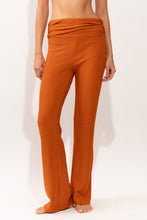 Laden Sie das Bild in den Galerie-Viewer, Gallery: Rio De Sol Pantalon De Plage Ferrugo Murana Pants
