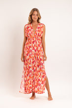 Laden Sie das Bild in den Galerie-Viewer, Model Front: Rio De Sol Vêtement De Plage Mirage Long Dress Soleil