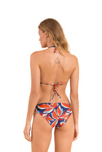 Laden Sie das Bild in den Galerie-Viewer, Model Back: Rio De Sol Bas Bottom Leaves Essential-Comfy
