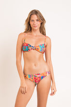 Laden Sie das Bild in den Galerie-Viewer, Model Front: Rio De Sol Haut Top Love-Trip Bandeau-Joy