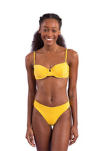 Laden Sie das Bild in den Galerie-Viewer, Model Front: Rio De Sol Bas Bottom Malibu-Yellow Ciao