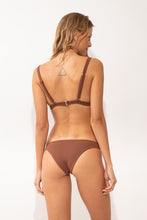 Laden Sie das Bild in den Galerie-Viewer, Model Back: Rio De Sol Haut Top Sand-Cappuccino Alba