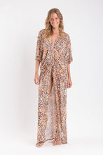 Laden Sie das Bild in den Galerie-Viewer, Model Front: Rio De Sol Vêtement De Plage Leopard Long Dress