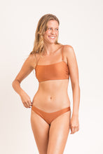 Laden Sie das Bild in den Galerie-Viewer, Image 03: Rio De Sol Ensemble Set Nocciola Bandeau-Reto High-Leg