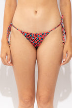 Laden Sie das Bild in den Galerie-Viewer, Gallery: Rio De Sol Bas Bottom Coral-Feline Cheeky-Tie