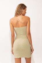 Laden Sie das Bild in den Galerie-Viewer, Model Back: Rio De Sol Mini Dress Brisa-Pistache Sara Dress