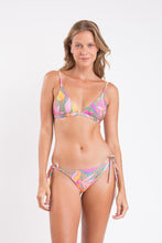 Laden Sie das Bild in den Galerie-Viewer, Model Front: Rio De Sol Ensemble Set Lyla Tri-Fixo Ibiza