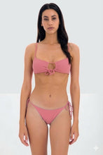 Laden Sie das Bild in den Galerie-Viewer, Model Front: Rio De Sol Haut Top Confetti Mila