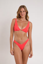 Laden Sie das Bild in den Galerie-Viewer, Model Front: Rio De Sol Haut Top Malibu-Folia Agnes