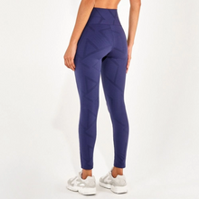 Laden Sie das Bild in den Galerie-Viewer, Model Back: Alto Giro Fitness Bas Legging Circuit Blackout Cinza Graystone