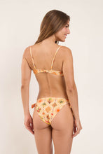 Laden Sie das Bild in den Galerie-Viewer, Model Back: Rio De Sol Haut Top Mosaico Bandeau-Joy