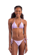 Laden Sie das Bild in den Galerie-Viewer, Model Front: Rio De Sol Ensemble Set Shimmer-Harmonia Tri-Inv Cheeky-Tie