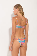 Laden Sie das Bild in den Galerie-Viewer, Model Back: Rio De Sol Ensemble Set River Bandeau-Reto Essential