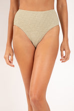 Laden Sie das Bild in den Galerie-Viewer, Gallery: Rio De Sol Bas Bottom Brisa-Pistache Hotpants