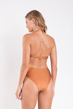 Laden Sie das Bild in den Galerie-Viewer, Model Back: Rio De Sol Haut Top Nocciola Mila