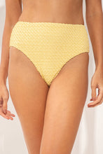 Laden Sie das Bild in den Galerie-Viewer, Gallery: Rio De Sol Bas Bottom Drift-Butterglow Hotpants